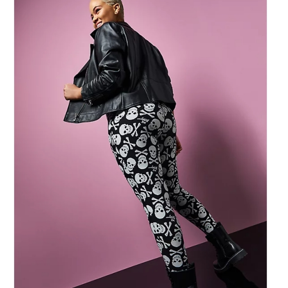 NEW BETSEY JOHNSON BLACK & WHITE SKULL LEGGING 1X